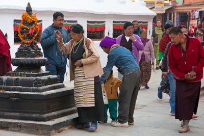 Pilger bei Bauddhanath Stupa